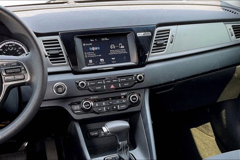 Used 2018 Kia Niro LX image 9