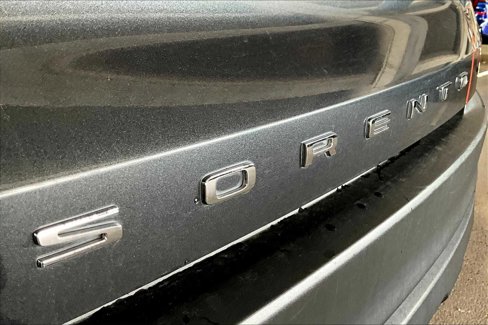 Used 2021 Kia Sorento LX image 9
