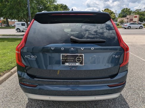 Certified 2022 Volvo XC90 T6 Momentum w/ Climate Package image 5