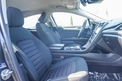Used 2020 Ford Fusion SE image 17