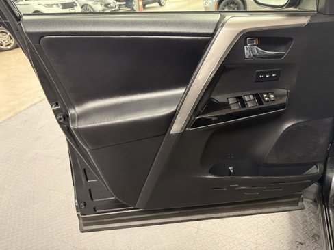 Used 2017 Toyota RAV4 Limited image 8