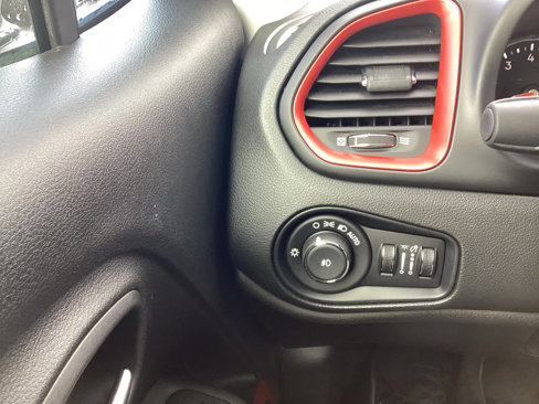 Used 2021 Jeep Renegade Trailhawk w/ Trailer Tow Group image 25