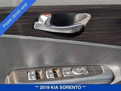 Used 2019 Kia Sorento LX image 14