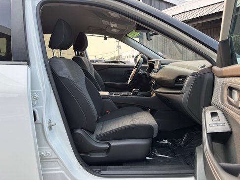 Used 2021 Nissan Rogue S image 9
