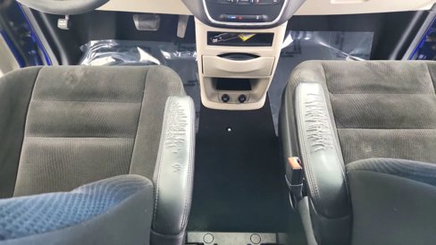 Used 2018 Dodge Grand Caravan SE w/ UConnect Hands-Free Group image 32