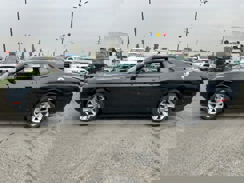 Used 2019 Dodge Challenger SXT w/ Driver Convenience Group image 5