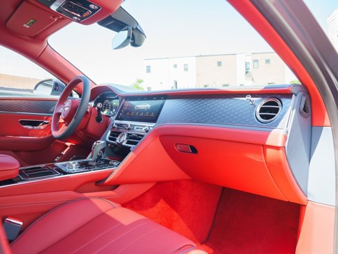 Used 2024 Bentley Flying Spur V8 image 2