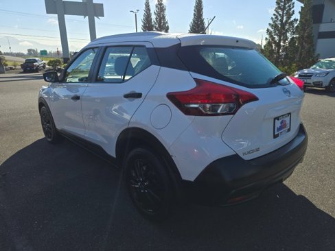 Used 2018 Nissan Kicks S image 6