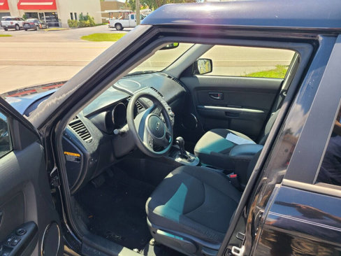 Used 2011 Kia Soul + image 23
