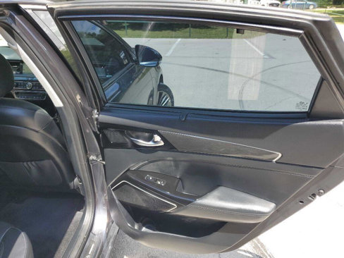 Used 2017 Kia Cadenza Limited image 22