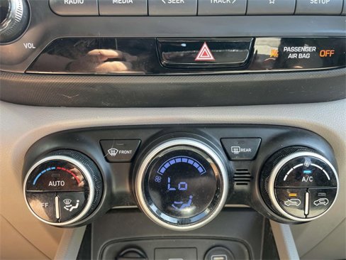 Used 2021 Hyundai Venue SEL image 22