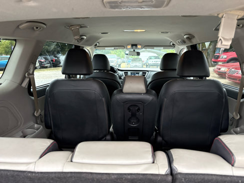 Used 2018 Kia Sedona LX w/ LX Essentials Premium Package image 17