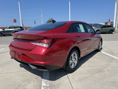 Used 2023 Hyundai Elantra SE image 4