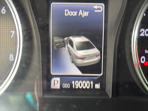 Used 2016 Toyota Camry image 4