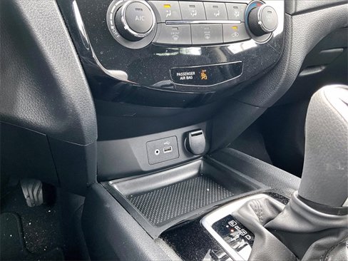 Used 2019 Nissan Rogue S image 27