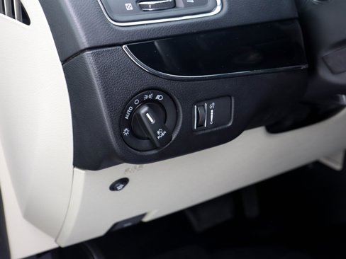 Used 2017 Dodge Grand Caravan SXT image 25