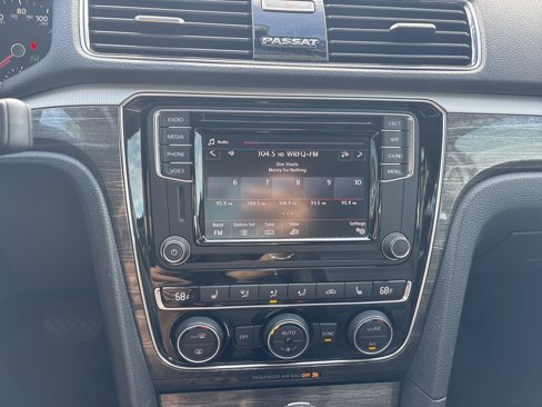 Used 2018 Volkswagen Passat 2.0T SE image 23