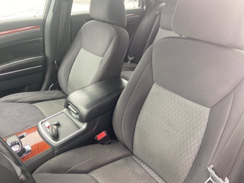 Used 2012 Chrysler 300 image 9