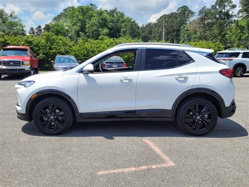 Used 2024 Buick Encore GX Sport Touring image 2