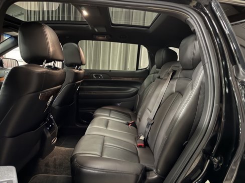 Used 2015 Lincoln MKT AWD image 31