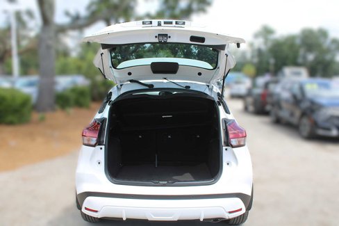Used 2022 Nissan Kicks SR w/ Premium Package image 9