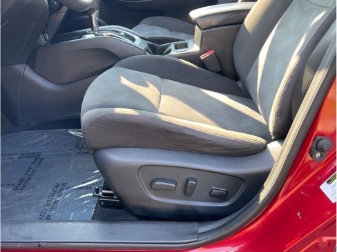 Used 2016 Nissan Rogue SV w/ SV Premium Package image 5
