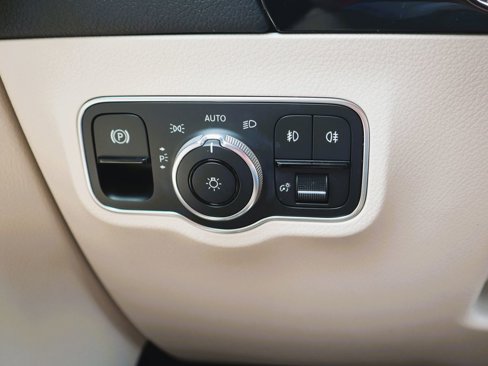 Certified 2021 Mercedes-Benz GLA 250 4MATIC w/ Premium Package image 21