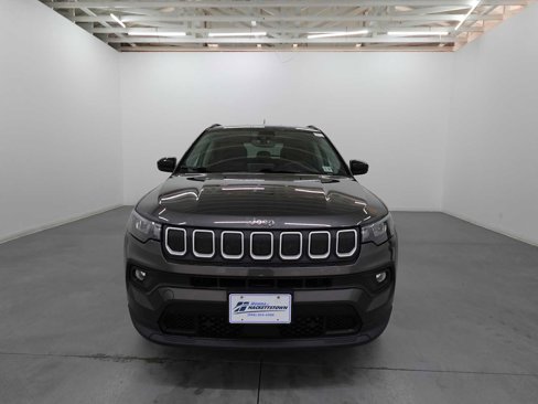 Used 2022 Jeep Compass Latitude image 2