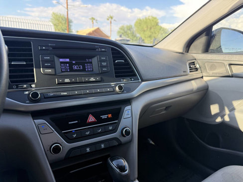 Used 2017 Hyundai Elantra SE image 22
