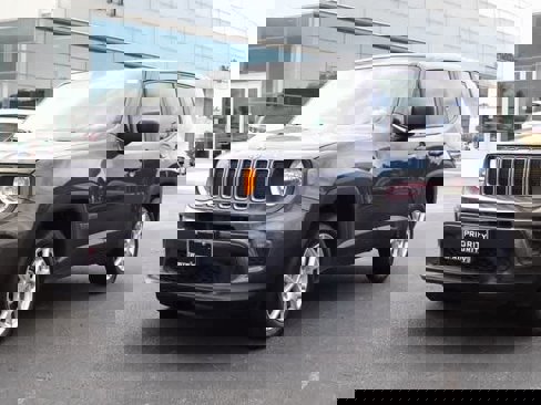 Used 2023 Jeep Renegade Latitude image 1