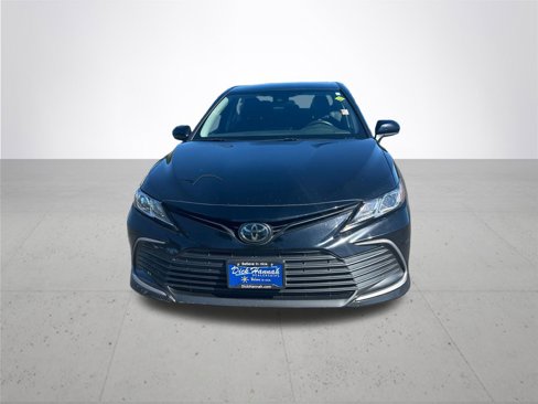 Used 2022 Toyota Camry LE image 3