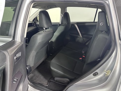 Used 2018 Toyota RAV4 LE image 15