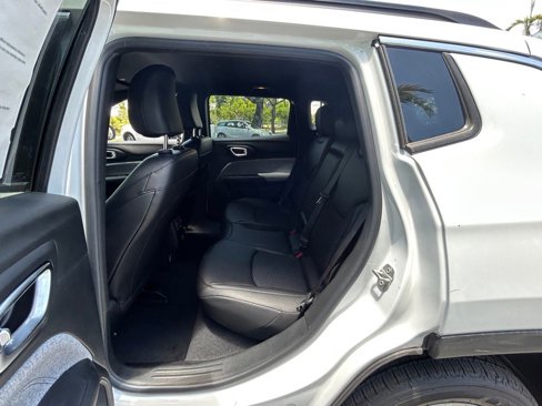 New 2025 Jeep Compass Latitude image 29