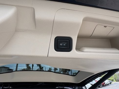 Used 2022 GMC Acadia Denali w/ Denali Ultimate Package image 23