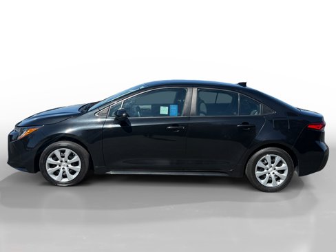 Used 2022 Toyota Corolla LE image 2