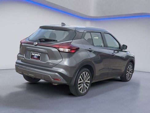 Used 2021 Nissan Kicks SV image 3