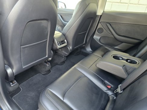 Used 2020 Tesla Model Y Long Range image 37