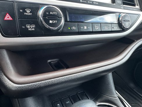 Used 2017 Toyota Highlander Limited Platinum image 73
