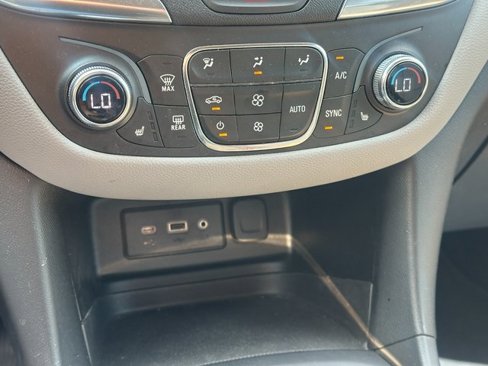 Used 2021 Chevrolet Equinox LT image 26
