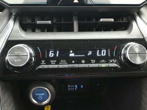 Certified 2022 Toyota Venza XLE image 13