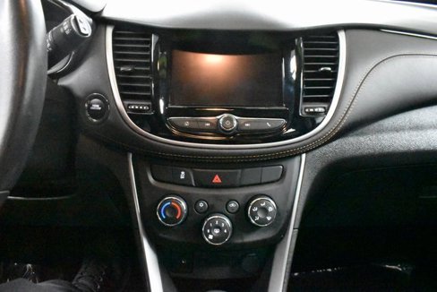 Used 2022 Chevrolet Trax LT w/ LT Convenience Package image 21