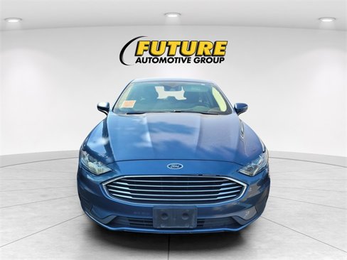Used 2019 Ford Fusion SE image 2