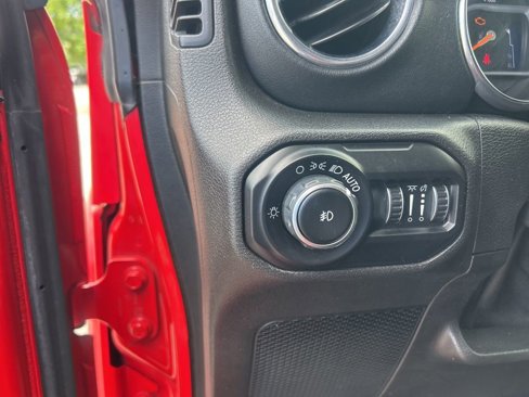 Used 2018 Jeep Wrangler Unlimited Sahara image 37