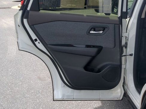 Used 2023 Nissan Rogue SV image 29
