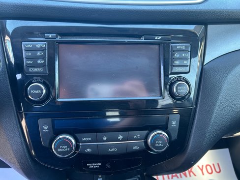 Used 2015 Nissan Rogue SV w/ SV Premium Package image 28