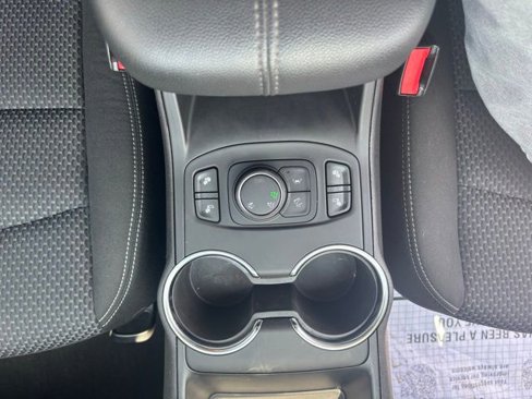 Used 2024 GMC Terrain SLE w/ Driver Convenience Package image 18