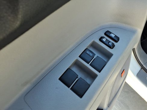 Used 2013 Toyota Highlander Limited image 20