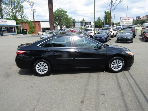 Used 2016 Toyota Camry image 9