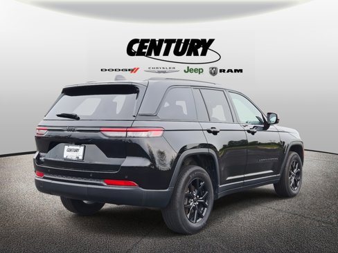 Used 2024 Jeep Grand Cherokee Altitude image 4