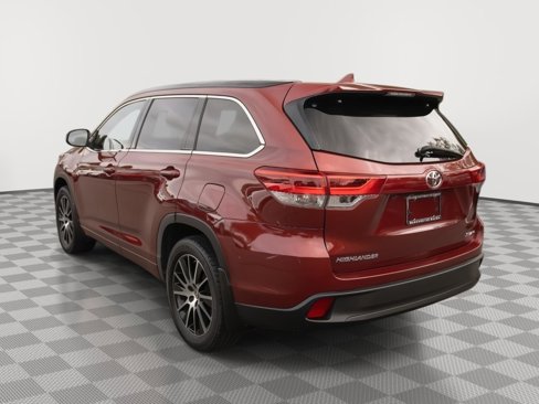 Used 2018 Toyota Highlander SE image 24